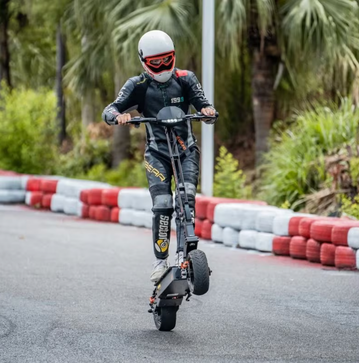 KuKirin G4 Electric Scooter – 2000W Motor, 75km Range, 70km/h Top Speed 2026 version